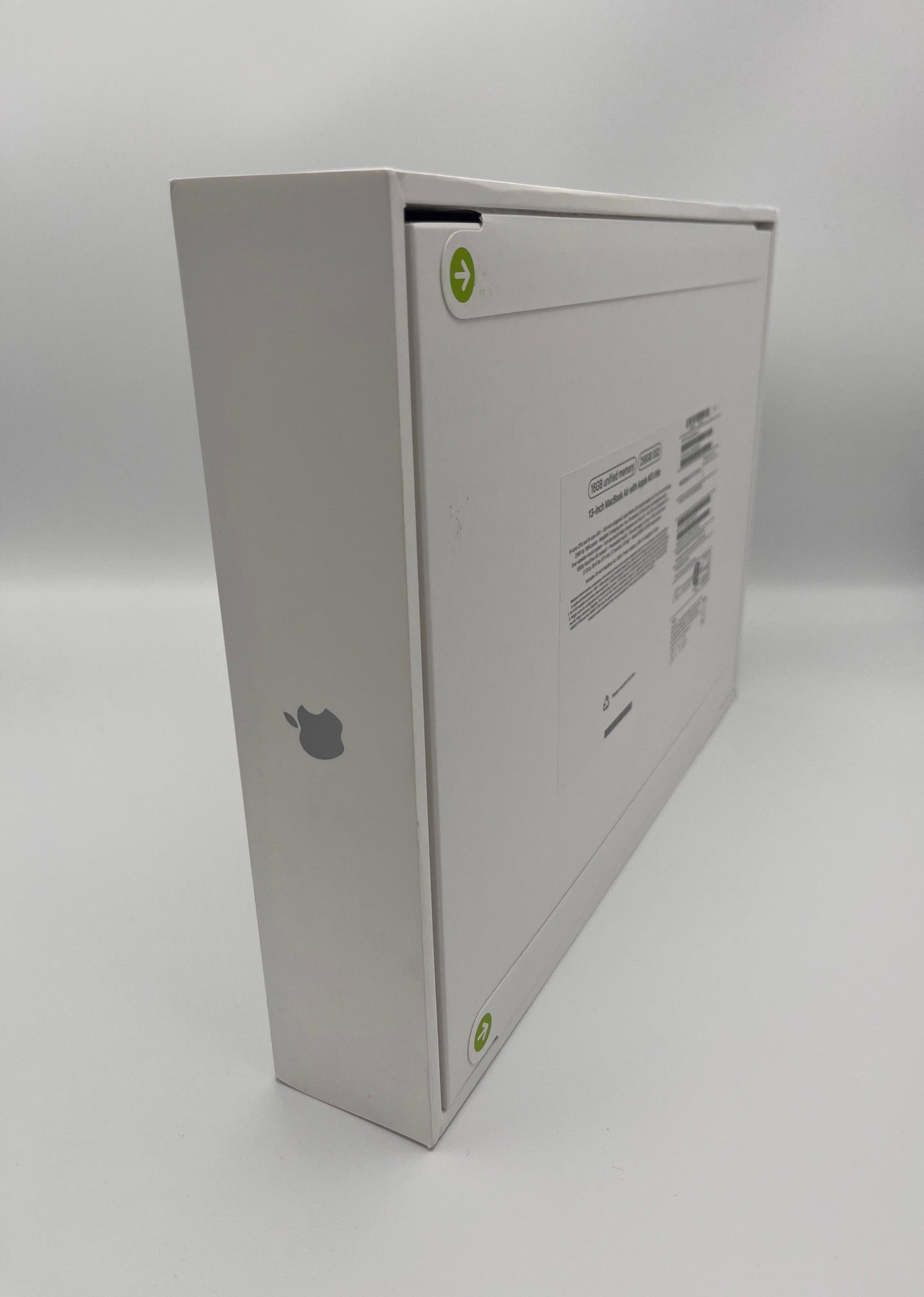 Apple MacBook Air (2024) - 13.6-inch Liquid Retina Display, M3 Chip, 16GB RAM, 256GB SSD - A3113 - MC8G4LL/A