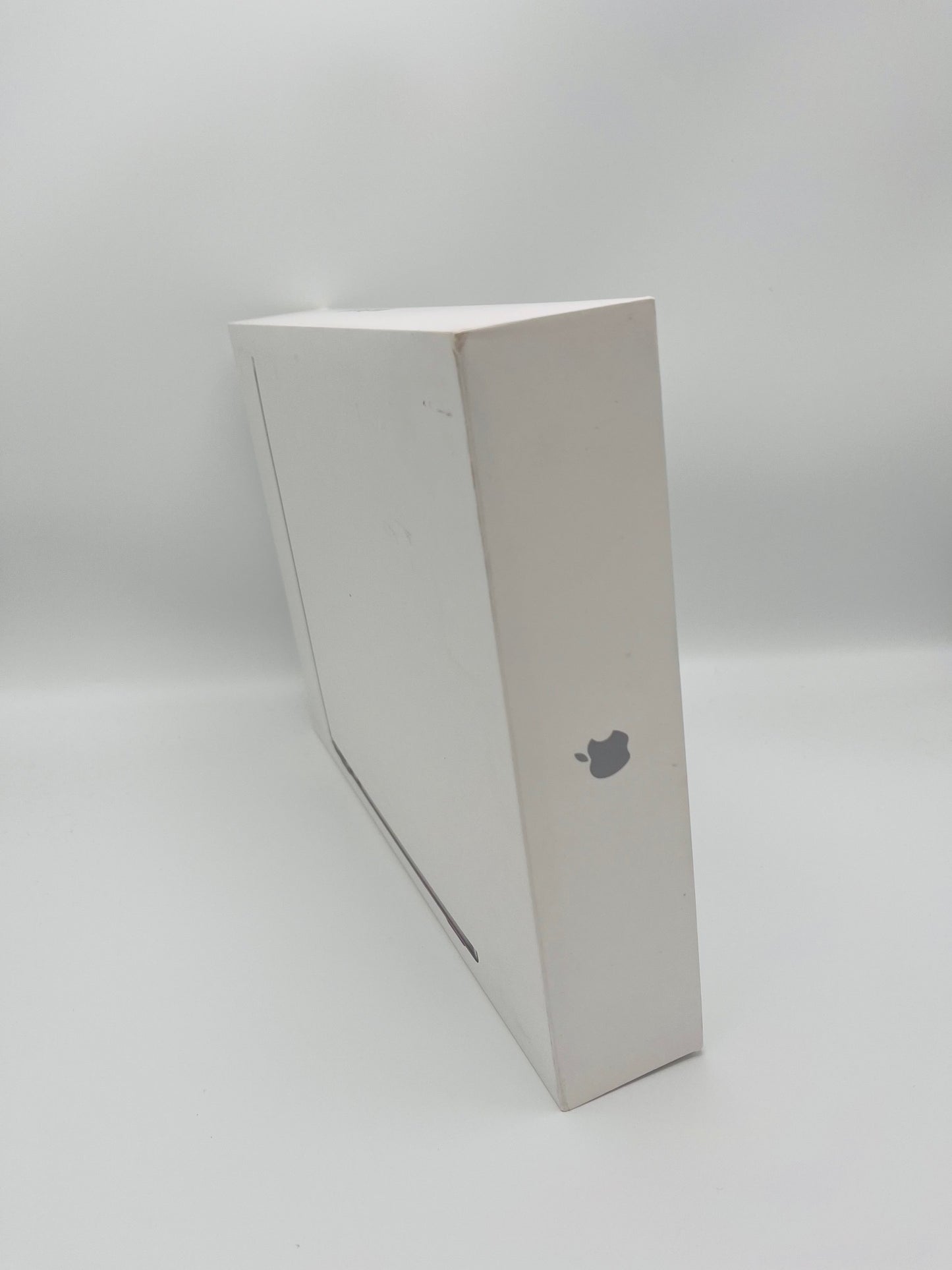 Apple MacBook Air (2024) - 13.6-inch Liquid Retina Display, M3 Chip, 16GB RAM, 256GB SSD -  A3113 - MC8G4LL/A